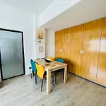 Metropole Apartments University Square